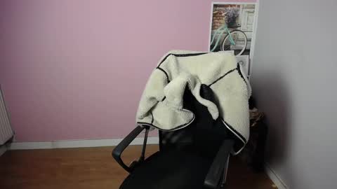 Snapshot of viktoria_lovely chatting on February 20, 6:17 am viktoria_lovely online show from February 20, 6:17 am