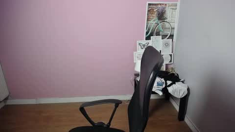 Snapshot of viktoria_lovely chatting on December 28, 10:03 am viktoria_lovely online show from December 28, 10:03 am