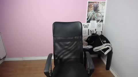 Snapshot of viktoria_lovely chatting on February 10, 6:09 am viktoria_lovely online show from February 10, 6:09 am