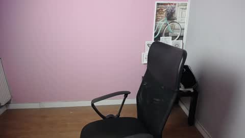 Snapshot of viktoria_lovely chatting on February 12, 6:19 am viktoria_lovely online show from February 12, 6:19 am