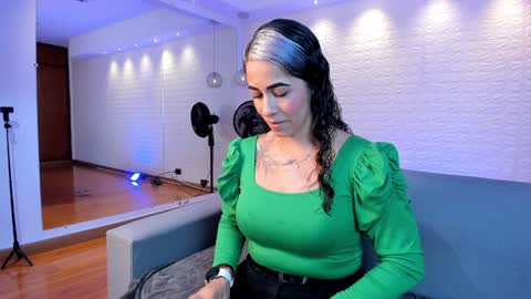 Violett  Everyday From 0530 to 1430 Col Time online show from January 30, 11:01 am