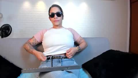 Violett  Everyday From 0530 to 1430 Col Time online show from November 22, 11:46 am