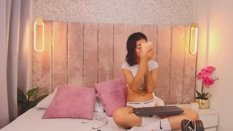 Violeta online show from November 1, 2:32 pm