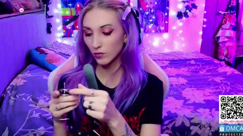 Snapshot of violet_noir_ chatting on March 7, 11:29 am Deya online show from March 7, 11:29 am