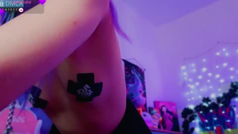 Snapshot of violet_noir_ chatting on January 16, 10:32 am Deya online show from January 16, 10:32 am