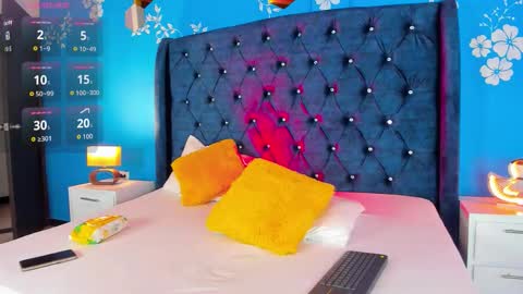 violet_smith01 online show from January 18, 12:01 pm