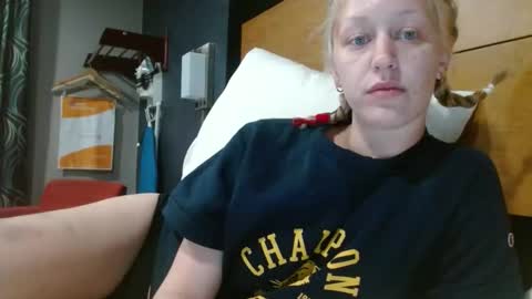 violet_winter97 online show from November 26, 10:49 am