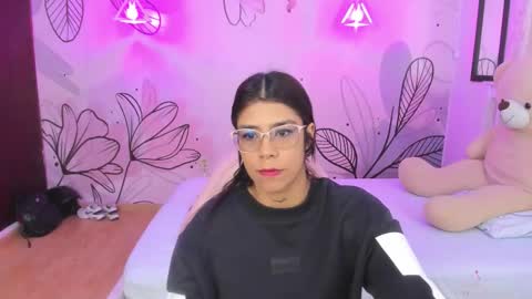 Snapshot of violeta_in chatting on October 18, 12:19 pm Violeta online show from October 18, 12:19 pm