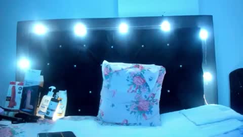 VioletaDums online show from March 4, 7:26 am