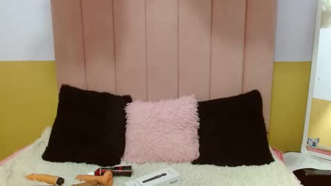 violetalittlee online show from January 25, 3:14 pm