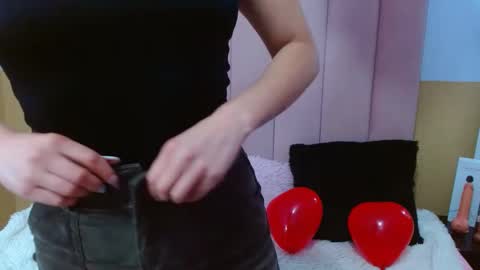 violetalittlee online show from February 14, 6:40 pm