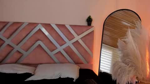 Call me Violet online show from December 3, 3:58 pm