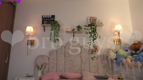 violeth___ online show from April 7, 1:24 pm