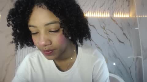 violeth_b online show from October 7, 1:15 pm