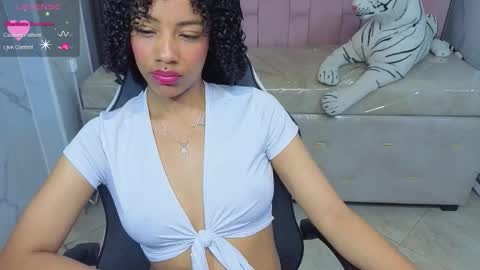 violeth_b online show from March 13, 5:58 pm