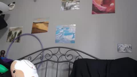 Violet Hooper online show from April 15, 5:46 pm