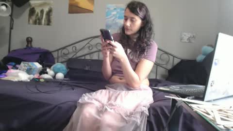 Violet Hooper online show from April 10, 3:29 pm