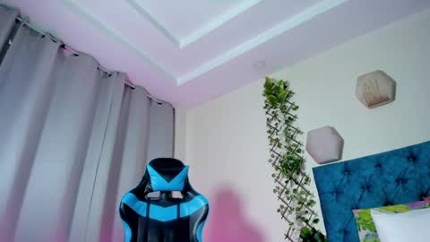 violett  rousee online show from October 8, 3:27 pm