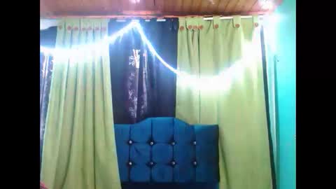 violetta_dreams online show from April 15, 8:31 pm