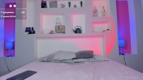 ViolettaBaker online show from October 3, 8:03 pm