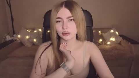 ViolettaOtis online show from January 14, 2:11 pm