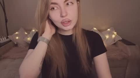 ViolettaOtis online show from April 7, 3:03 pm