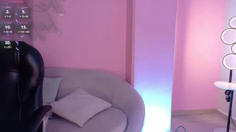 Violett Castel online show from December 5, 7:15 pm