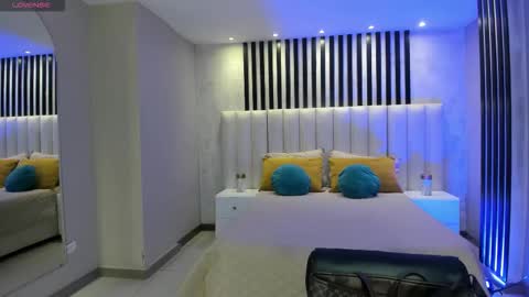 Violett Castel online show from March 16, 7:40 pm