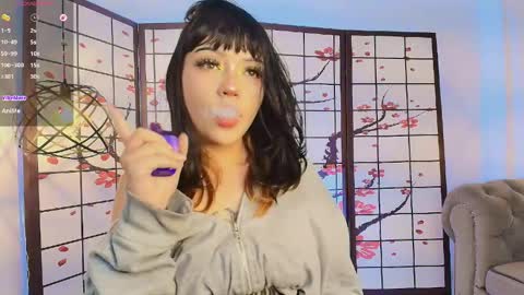 violettenoi online show from May 16, 7:24 pm