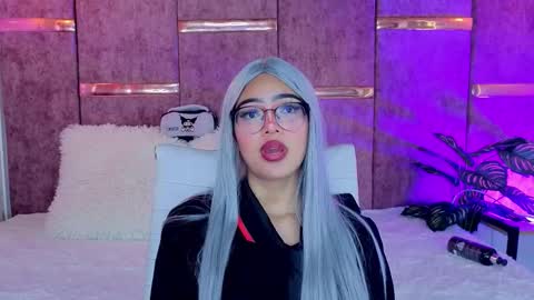 viollettebylyly online show from October 8, 3:16 pm