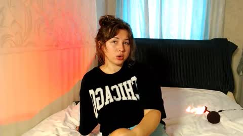 Snapshot of vivi__nova chatting on October 23, 6:52 am Vivi online show from October 23, 6:52 am