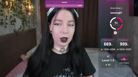 Snapshot of vivi__squirrel chatting on February 21, 6:40 am Vivi   online show from February 21, 6:40 am