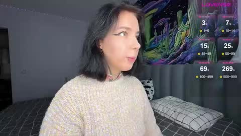 Snapshot of vivi__squirrel chatting on September 24, 6:12 am Vivi   online show from September 24, 6:12 am