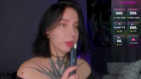 Snapshot of vivi__squirrel chatting on September 9, 1:27 am Vivi   online show from September 9, 1:27 am