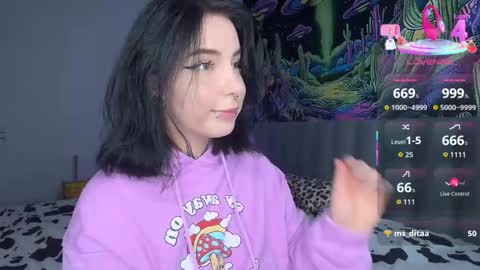 Snapshot of vivi__squirrel chatting on October 24, 9:49 am Vivi   online show from October 24, 9:49 am