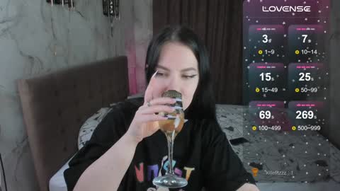 Snapshot of vivi__squirrel chatting on January 13, 6:49 am Vivi   online show from January 13, 6:49 am