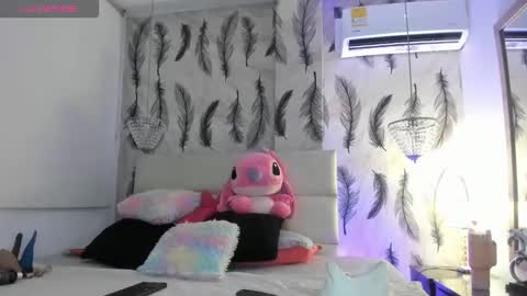 Snapshot of vivi_prinncess chatting on October 22, 2:27 am Viviana online show from October 22, 2:27 am
