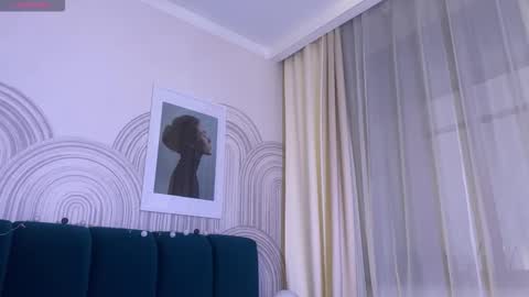 Vivian Evans online show from December 1, 1:42 am