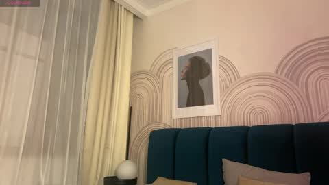 Vivian Evans online show from April 17, 12:35 am