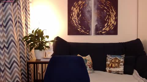 Vivian online show from February 20, 6:35 pm