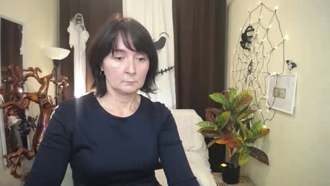 vivianguchih online show from October 12, 8:06 am