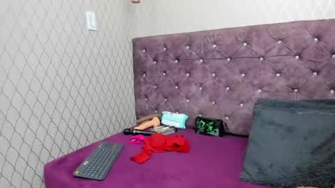 VivianRose online show from March 6, 3:13 am