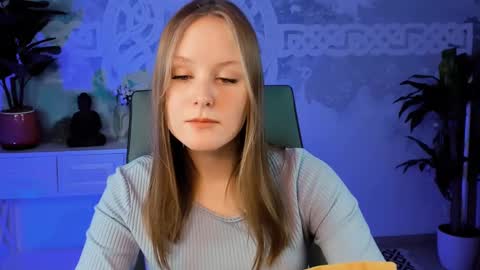 Vivien online show from March 1, 7:15 pm