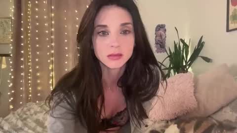 Lillian Rose online show from November 17, 4:02 am