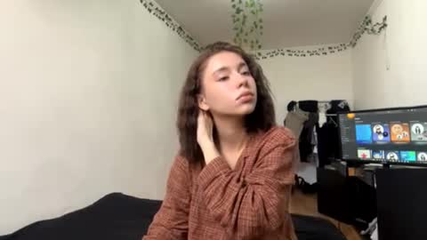 Vivi online show from November 3, 7:12 am