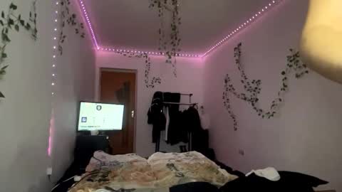 Vivi online show from November 24, 6:32 pm