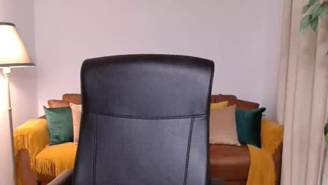 Vivienne online show from October 11, 4:10 pm