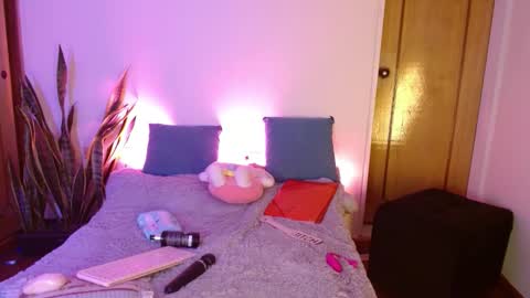 kitty SUPORT ME AND MY BABY SINGLE MOMY online show from September 24, 6:45 am