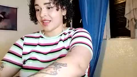 Snapshot of wallace_juli chatting on October 28, 4:46 pm Juli online show from October 28, 4:46 pm