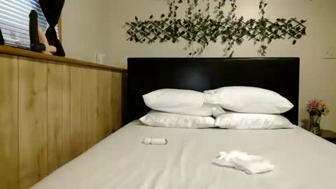 wanderlustgaal online show from December 19, 1:14 pm